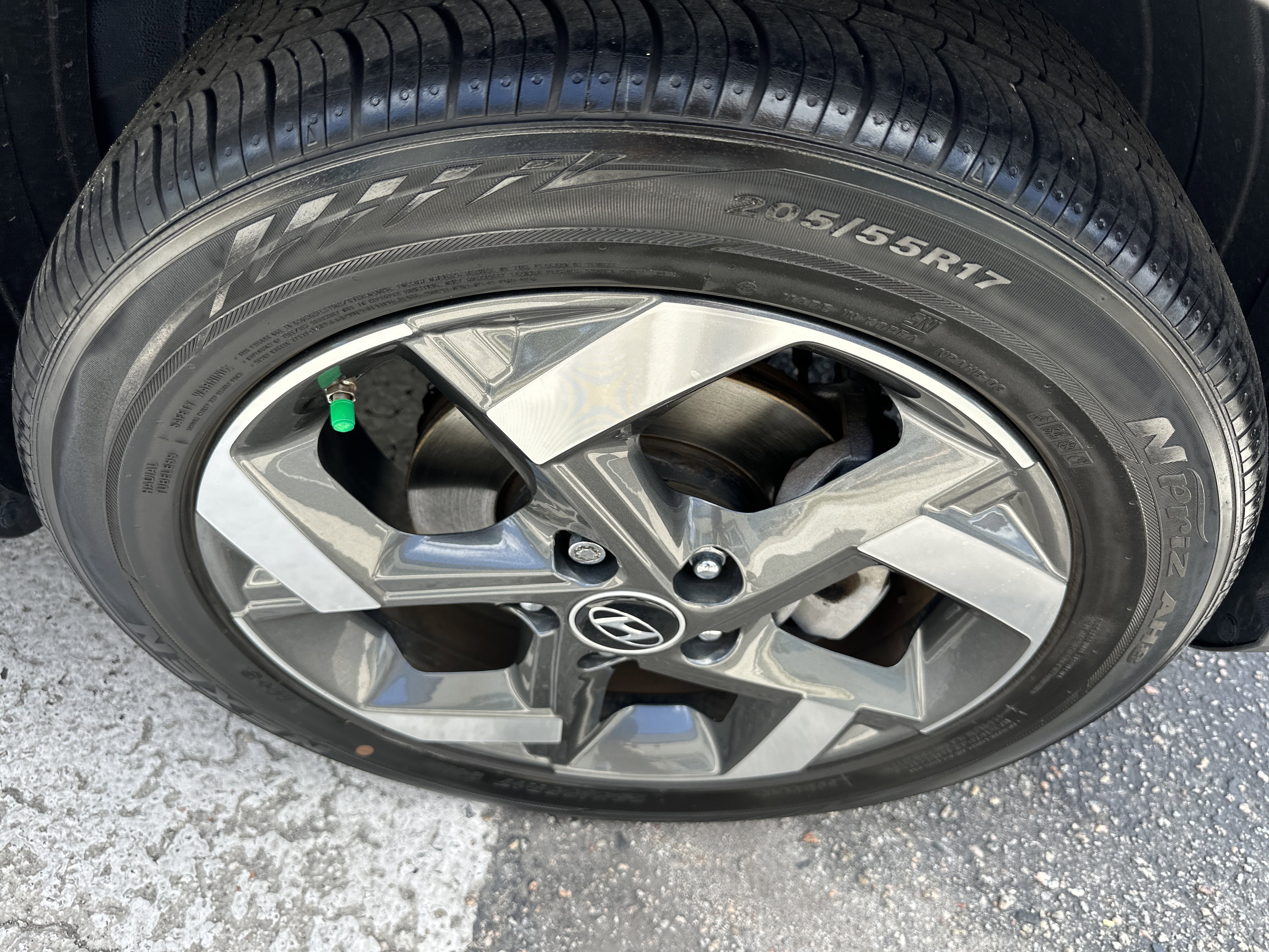 Used 2023 Hyundai Venue Limited image 3