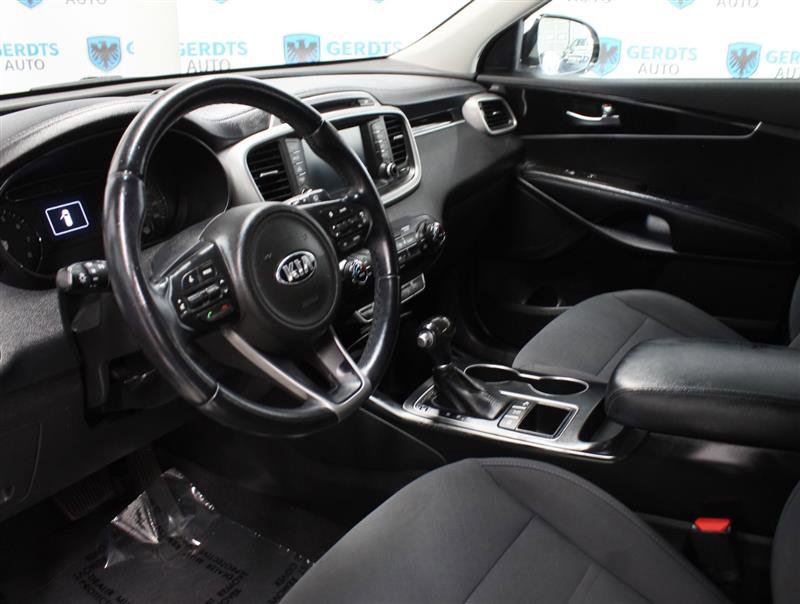 Used 2017 Kia Sorento LX w/ LX Convenience Package image 7