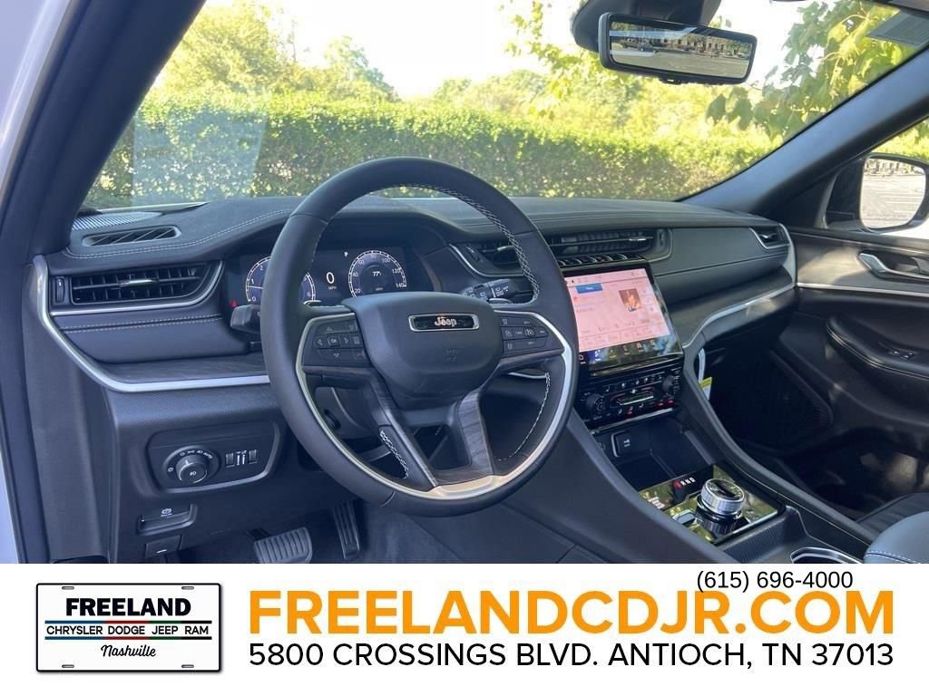 New 2025 Jeep Grand Cherokee Limited w/ Luxury Tech Group II image 17