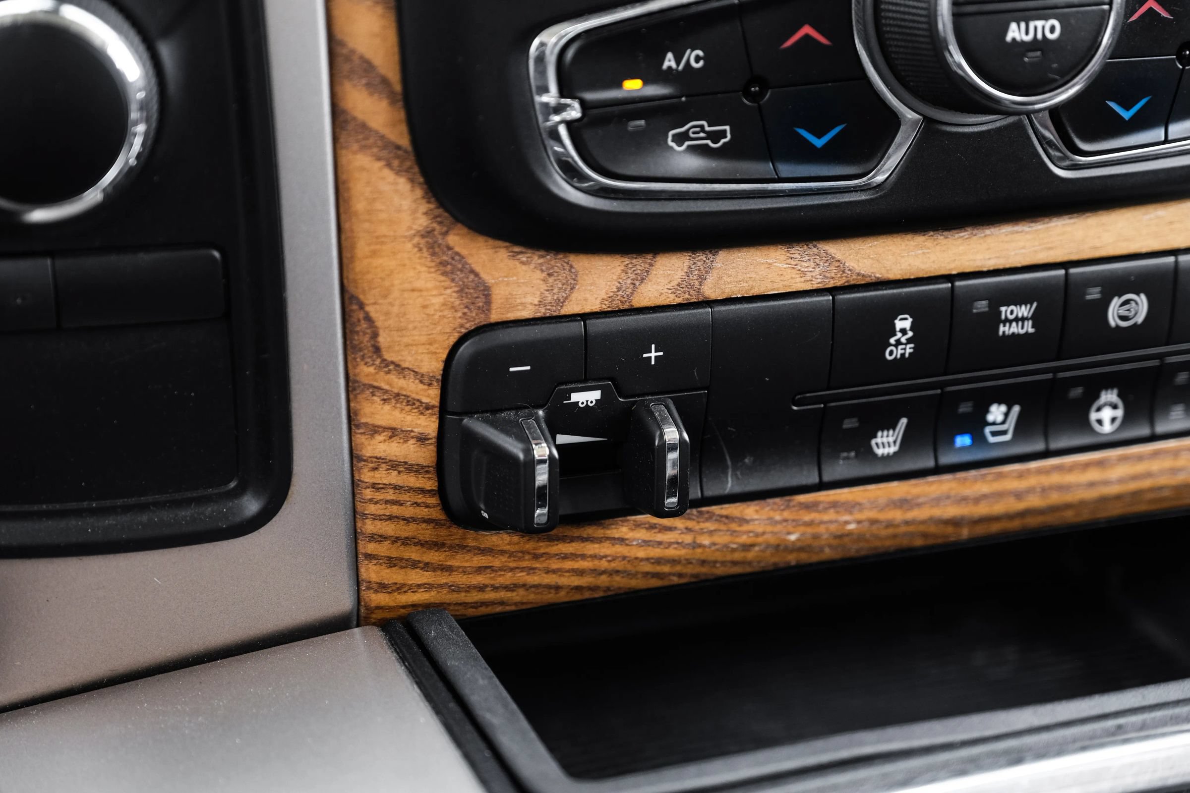 Used 2016 RAM 2500 Longhorn AWD/4WD image 34