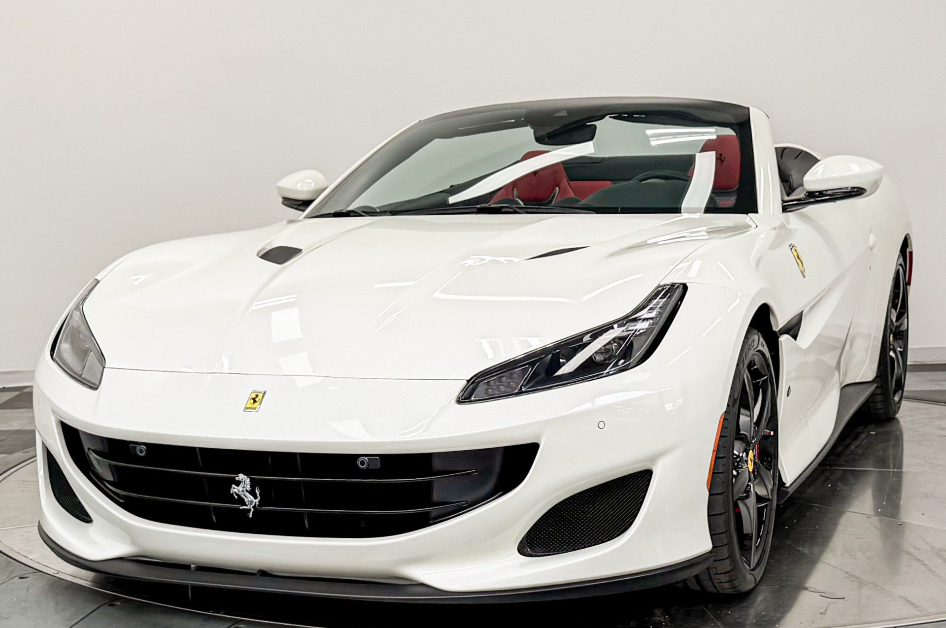 Used 2020 Ferrari Portofino RWD image 5