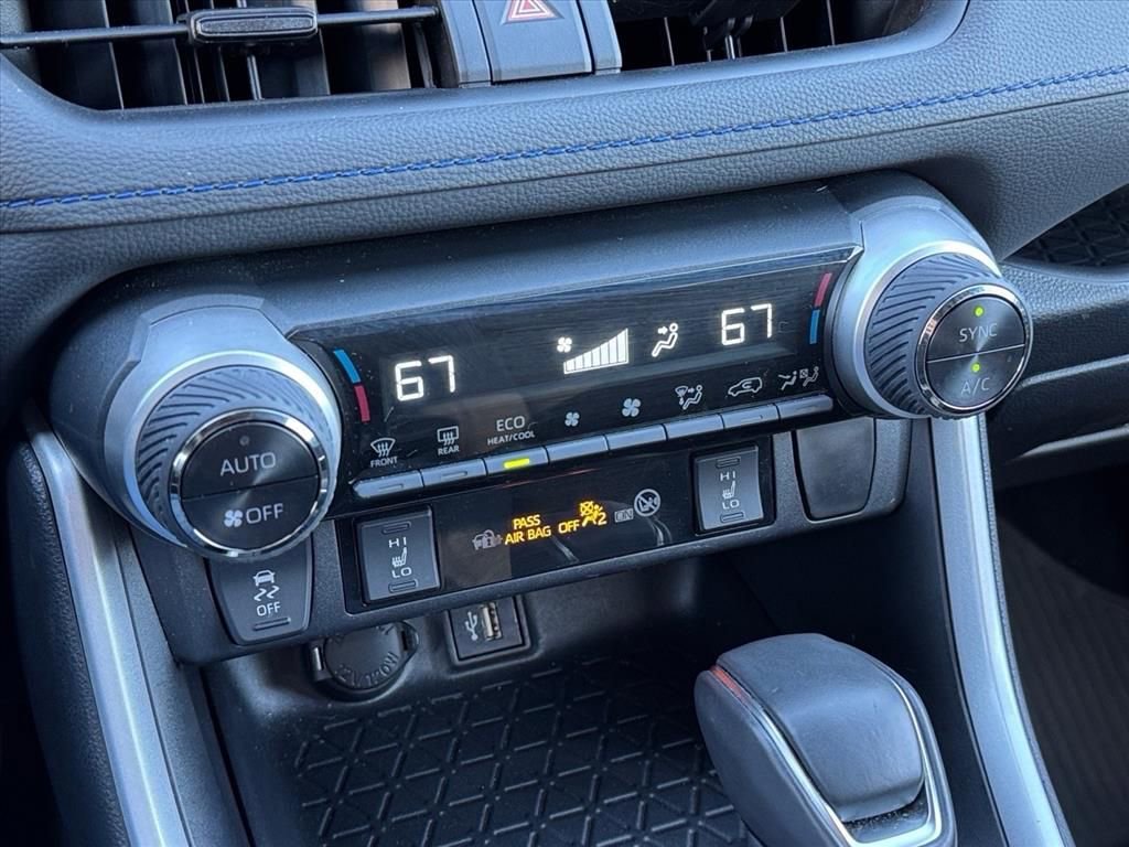 Used 2024 Toyota RAV4 SE image 22