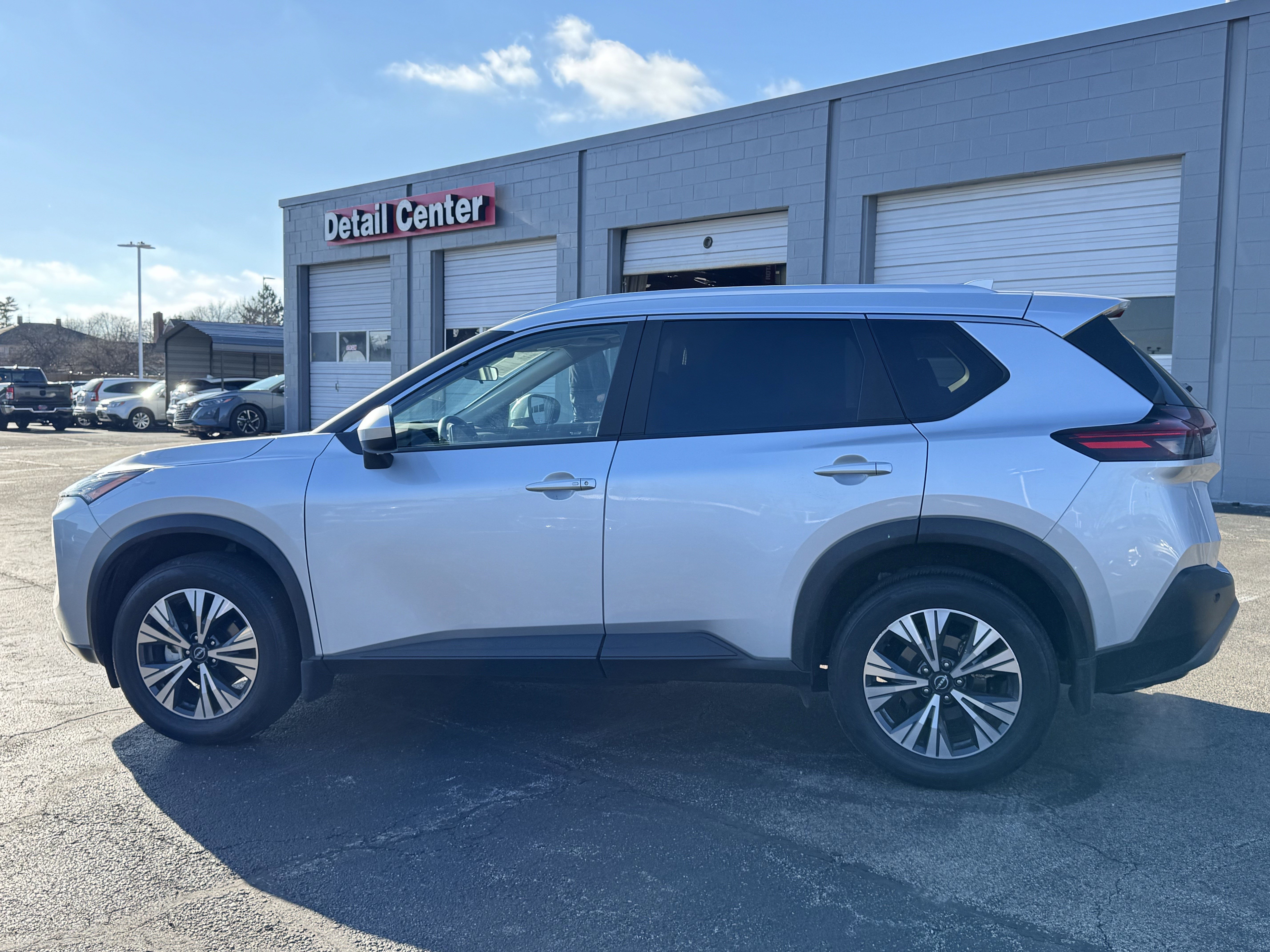 Used 2023 Nissan Rogue SV w/ SV Premium B Package image 12