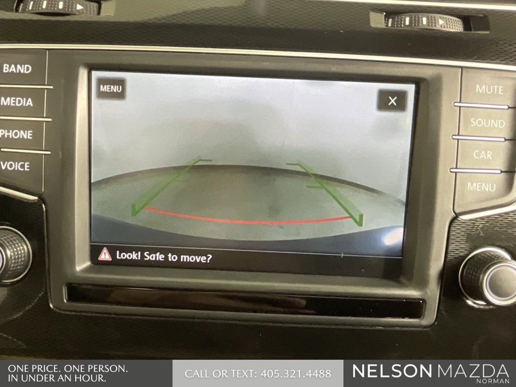 Used 2017 Volkswagen GTI SE image 32