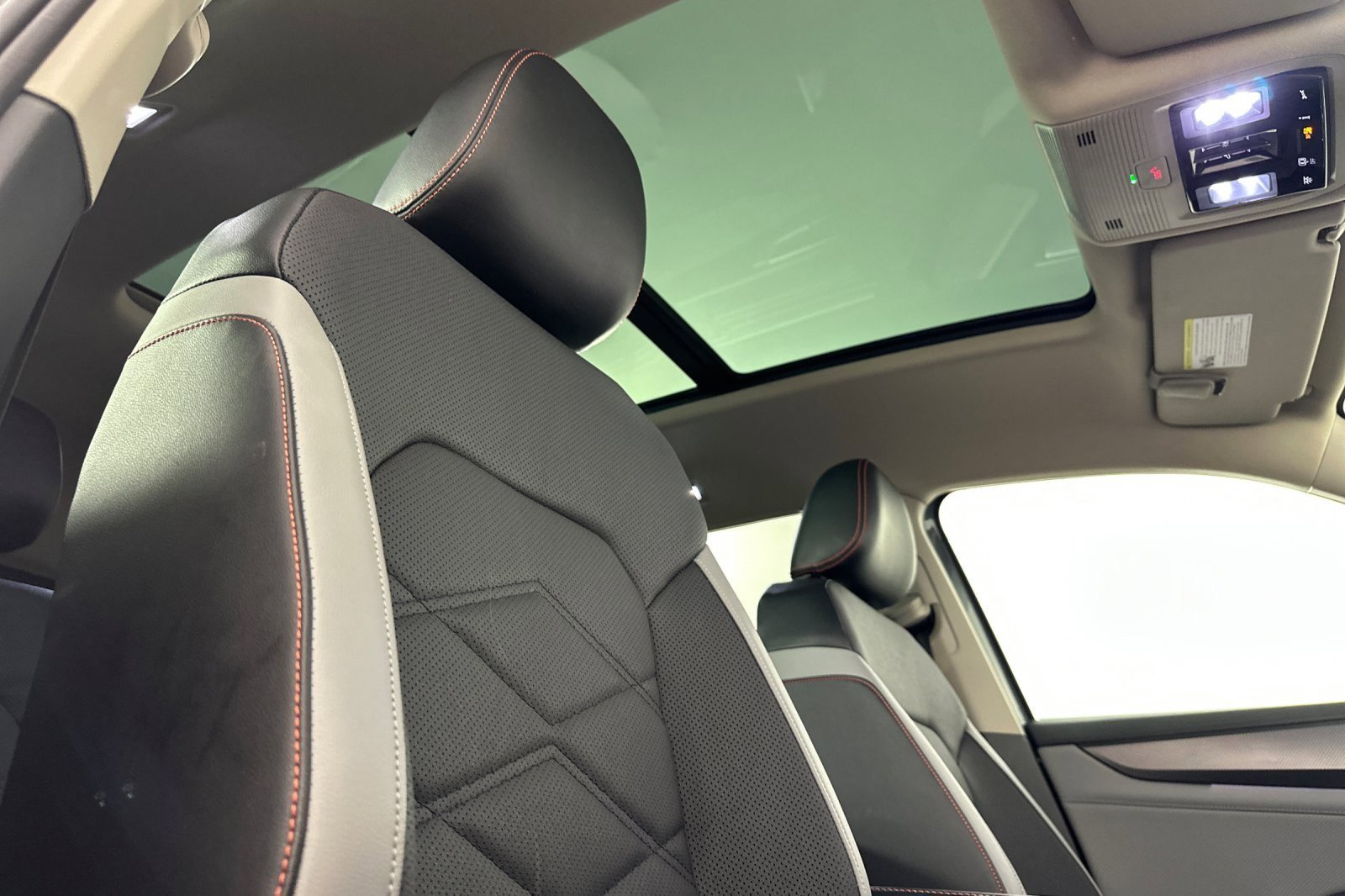 Used 2024 Volkswagen Atlas Peak Edition SE image 17