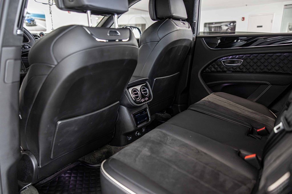 Used 2022 Bentley Bentayga AWD/4WD image 38