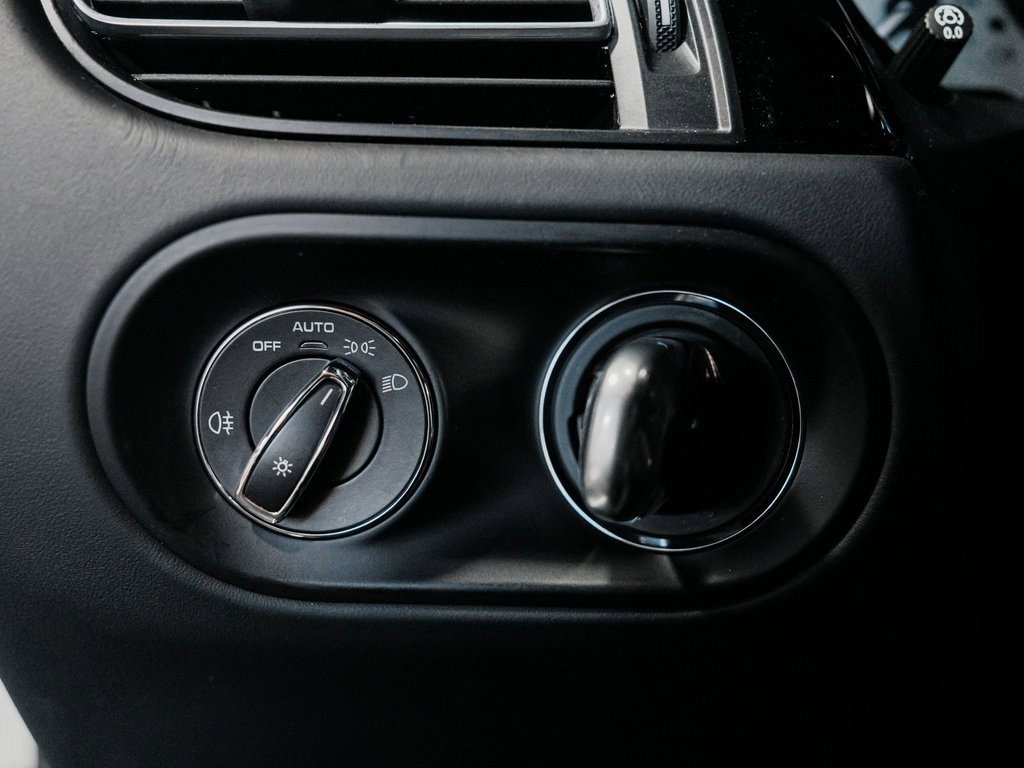 Used 2023 Porsche Macan image 20