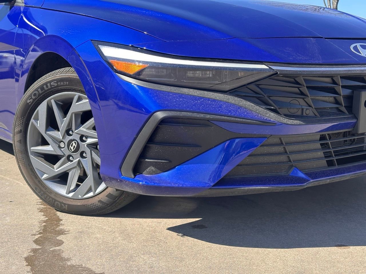 Used 2025 Hyundai Elantra Blue image 2