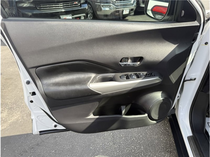 Used 2020 Nissan Kicks SR w/ SR Premium Package image 15