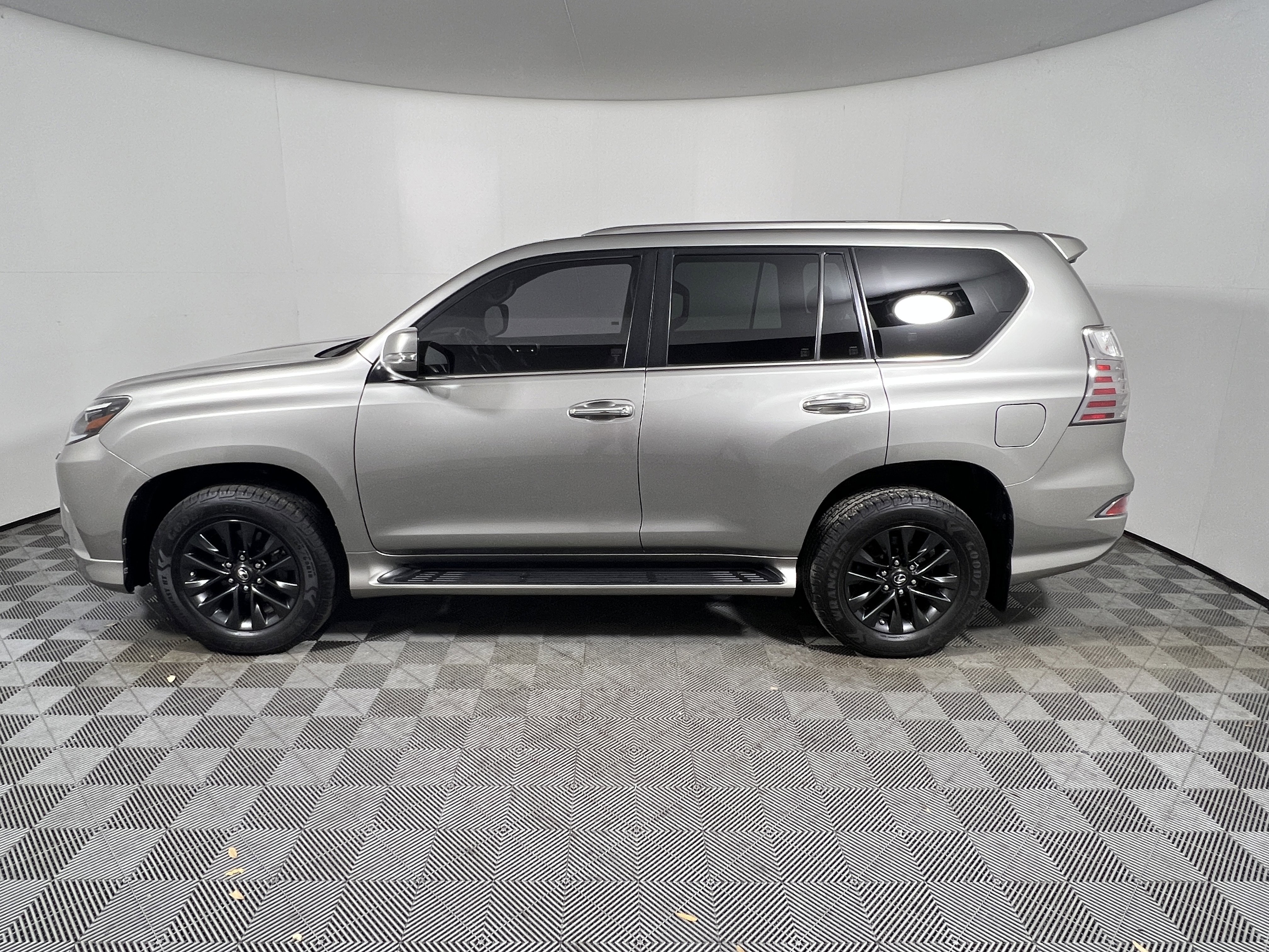 Used 2021 Lexus GX 460 Premium w/ Premium Package AWD/4WD image 2