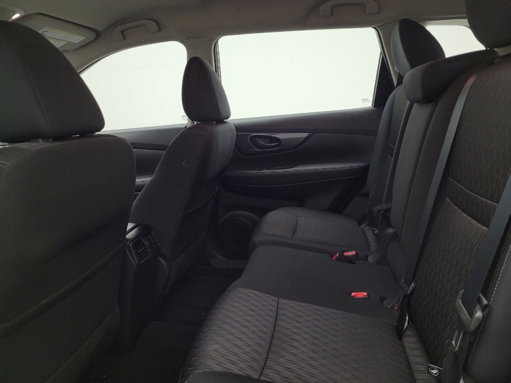 Used 2019 Nissan Rogue S image 18