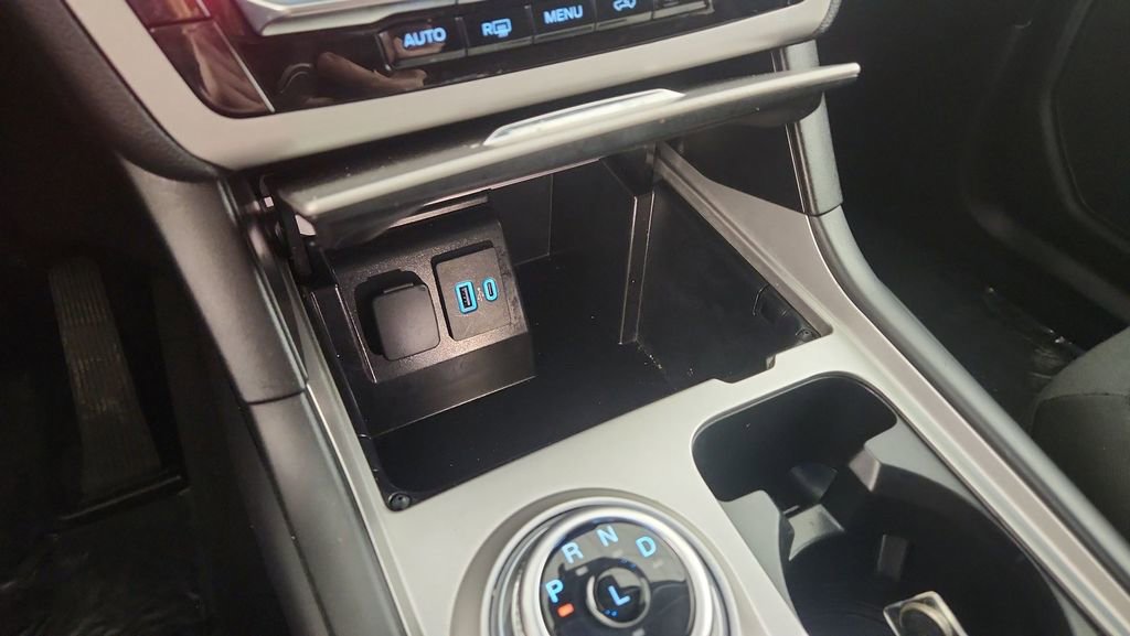 Used 2023 Ford Explorer XLT image 18