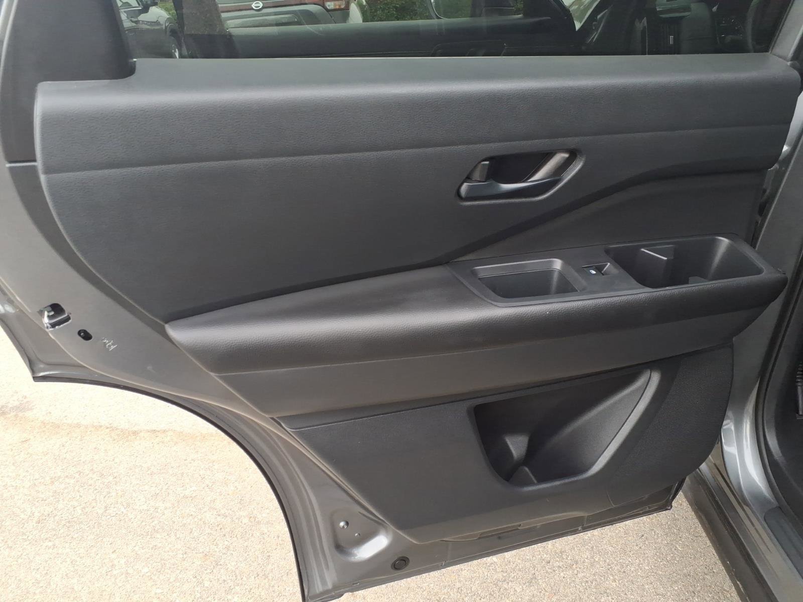 Certified 2025 Nissan Pathfinder SV FWD image 12