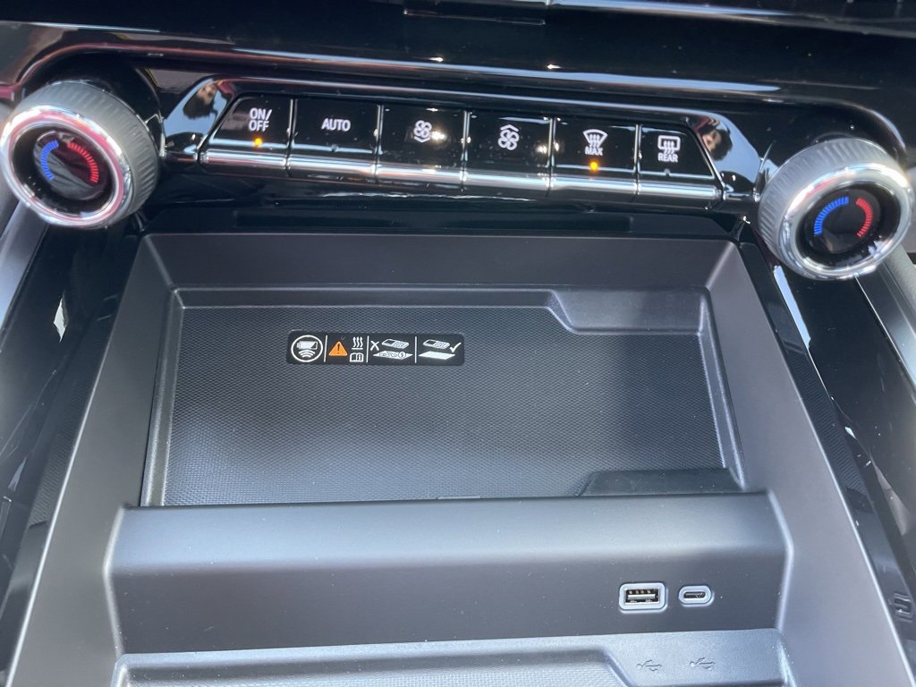 New 2026 Chevrolet Suburban Premier image 20