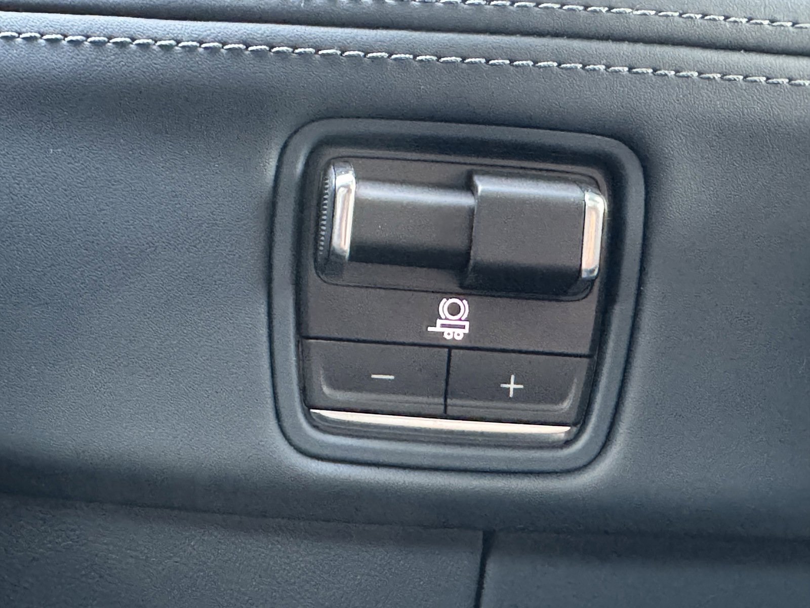 New 2025 Cadillac Escalade IQ Sport 2 image 31