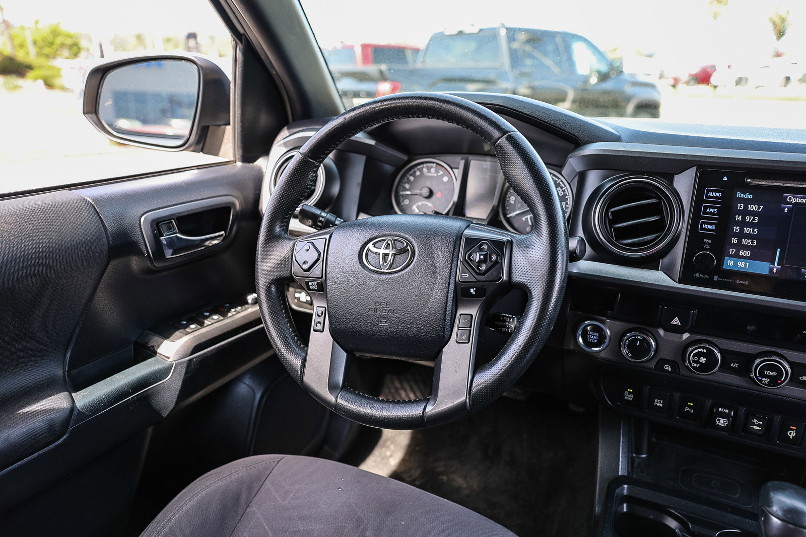 Used 2018 Toyota Tacoma TRD Off-Road w/ Technology Package image 5
