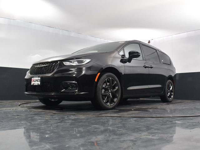 New 2026 Chrysler Pacifica Limited w/ S Appearance Package AWD/4WD image 46