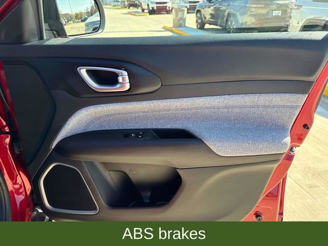 Used 2025 Jeep Compass Latitude image 17