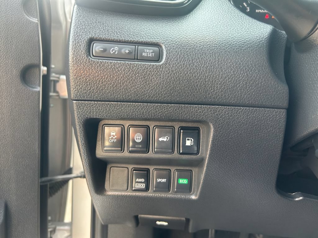 Used 2019 Nissan Rogue SV AWD/4WD image 19