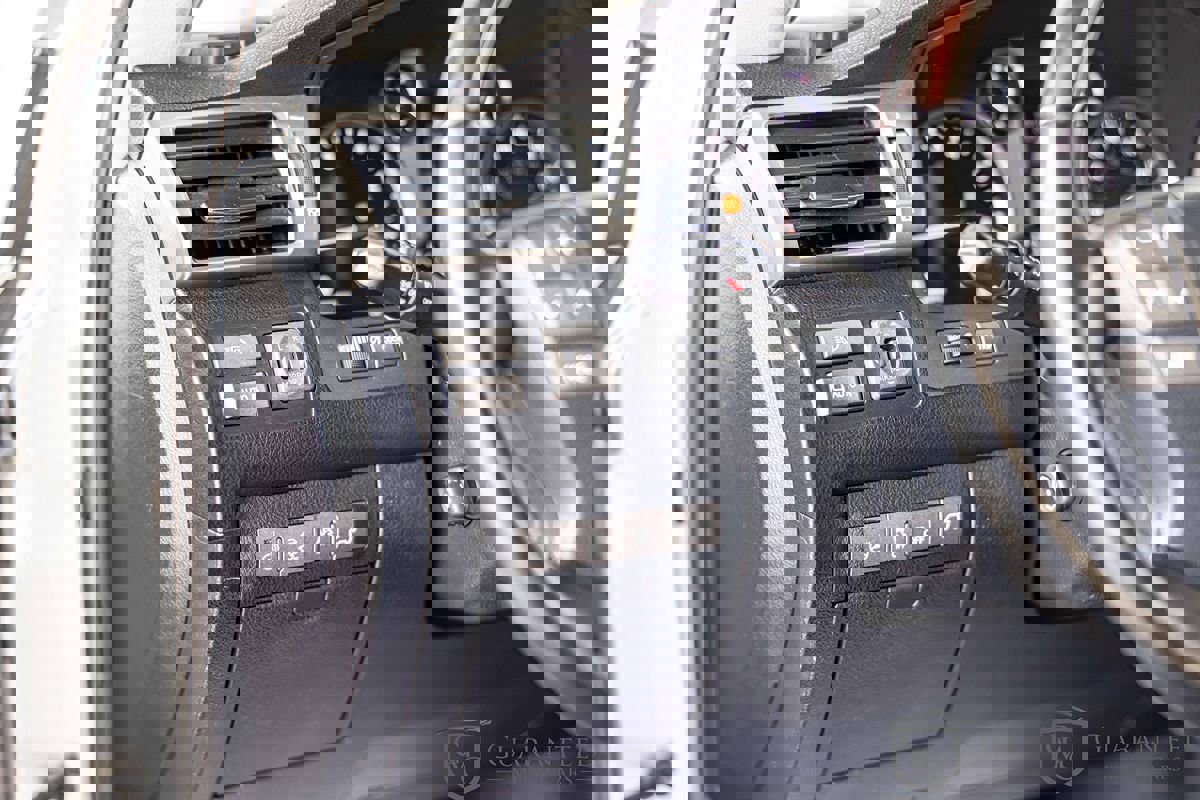 Used 2015 Lexus LX 570 4WD w/ Luxury Package image 22