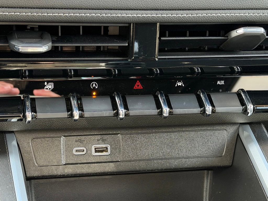 Used 2024 Chevrolet Colorado LT w/ LT Convenience Package image 16