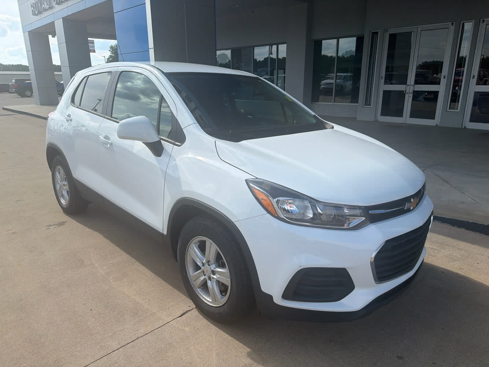 Used 2020 Chevrolet Trax LS w/ Tint and Cruise Package FWD image 9