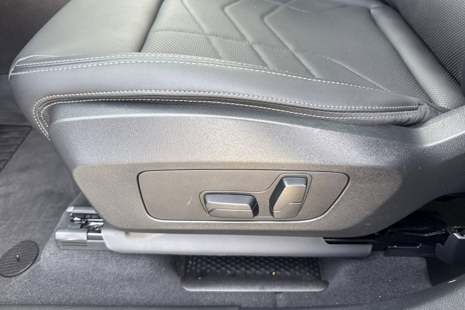 Used 2025 BMW X1 xDrive28i w/ Convenience Package image 14
