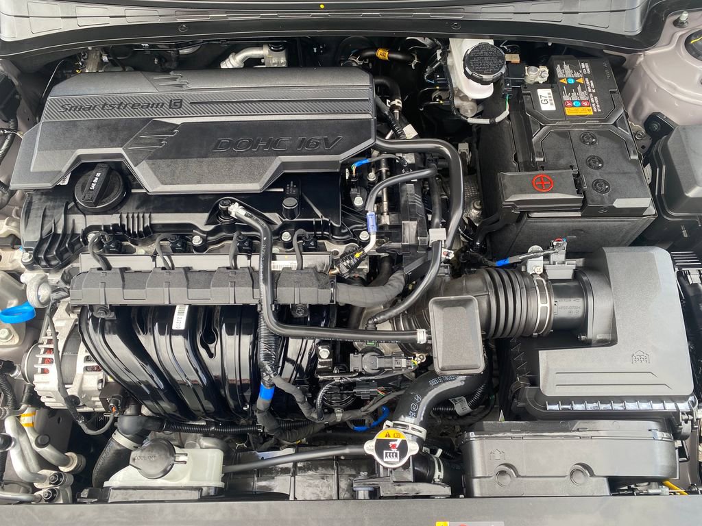 Certified 2025 Hyundai Elantra SE FWD image 28