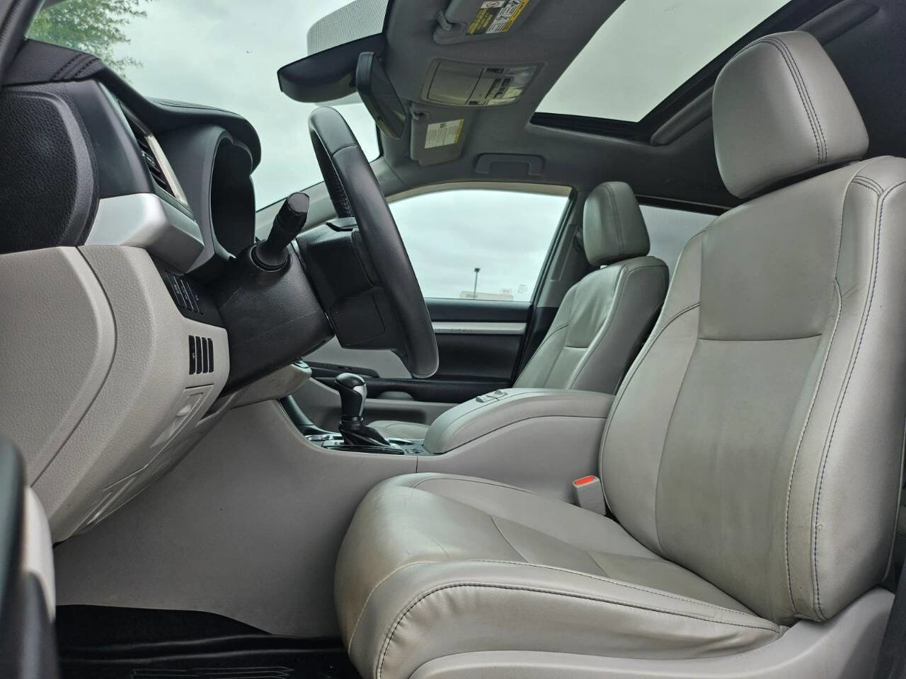 Used 2019 Toyota Highlander XLE image 10