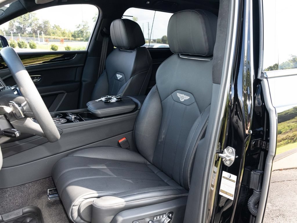 Used 2025 Bentley Bentayga AWD/4WD image 31