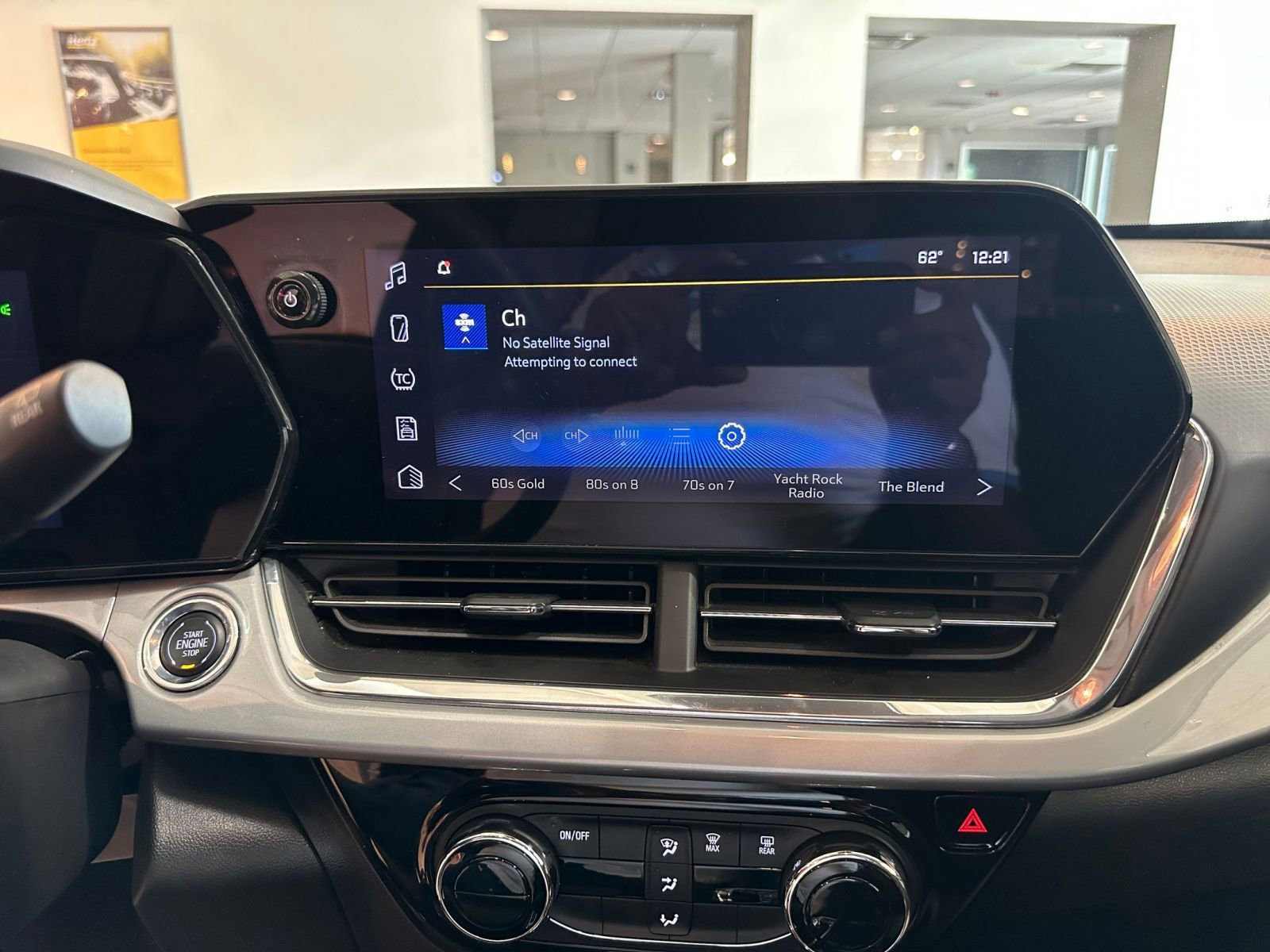 Used 2025 Chevrolet Trax LT FWD image 20