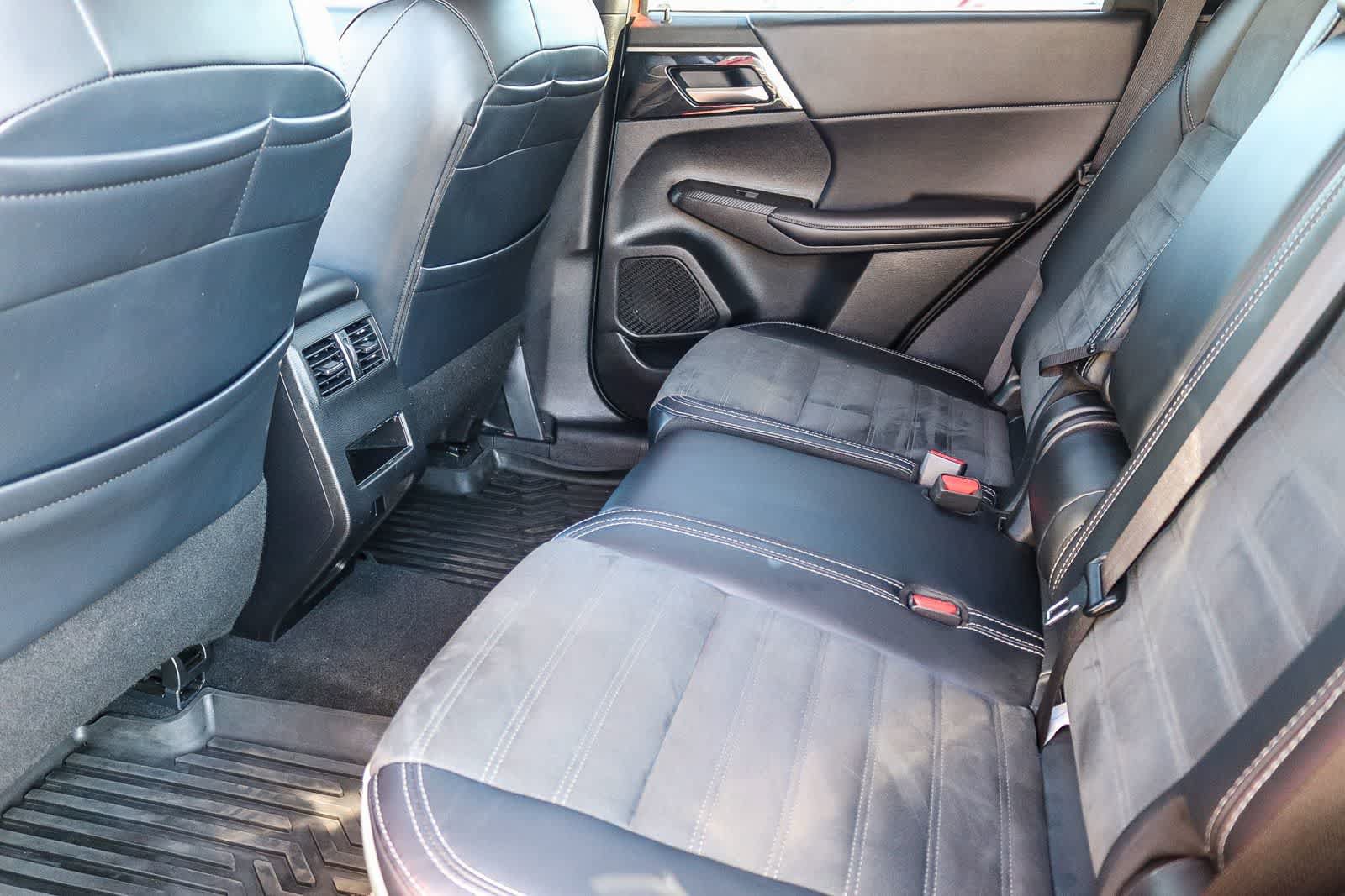 Used 2024 Mitsubishi Outlander SE AWD/4WD image 18