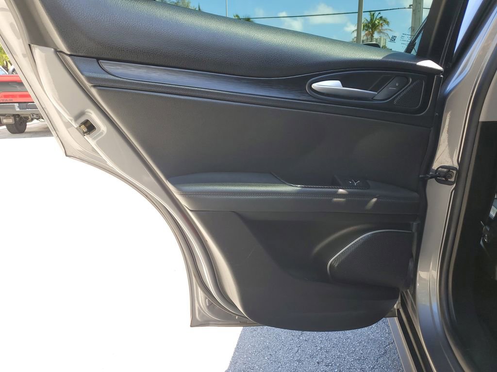 Used 2018 Alfa Romeo Stelvio AWD image 20