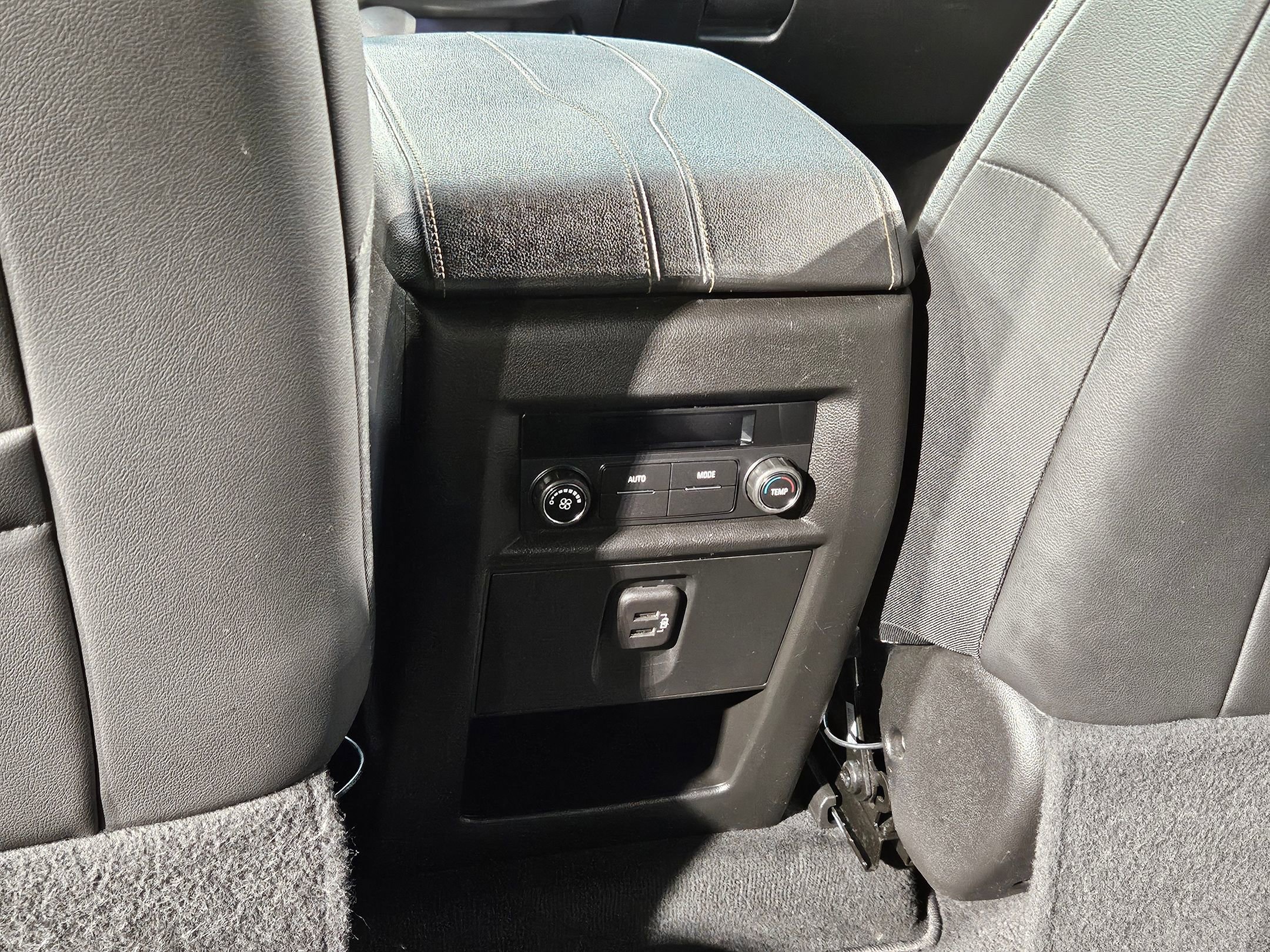 Used 2023 Chevrolet Traverse LT w/ Rear Camera Mirror Package FWD image 37