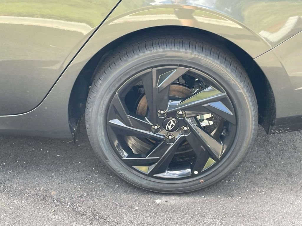 New 2026 Hyundai Elantra SEL Sport Premium FWD image 9
