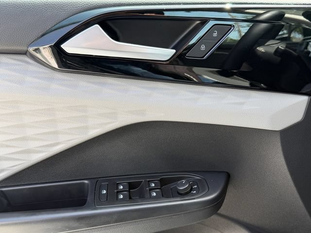 Certified 2023 Volkswagen Taos S FWD image 24