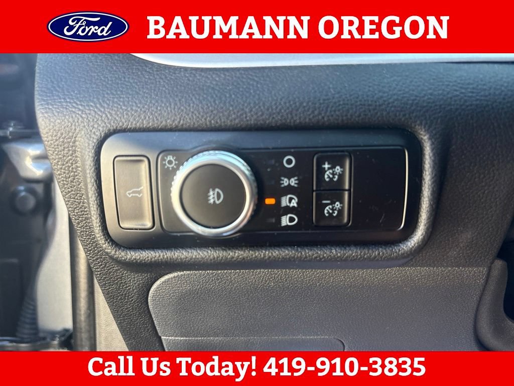 Used 2023 Ford Explorer XLT w/ Equipment Group 202A AWD/4WD image 18