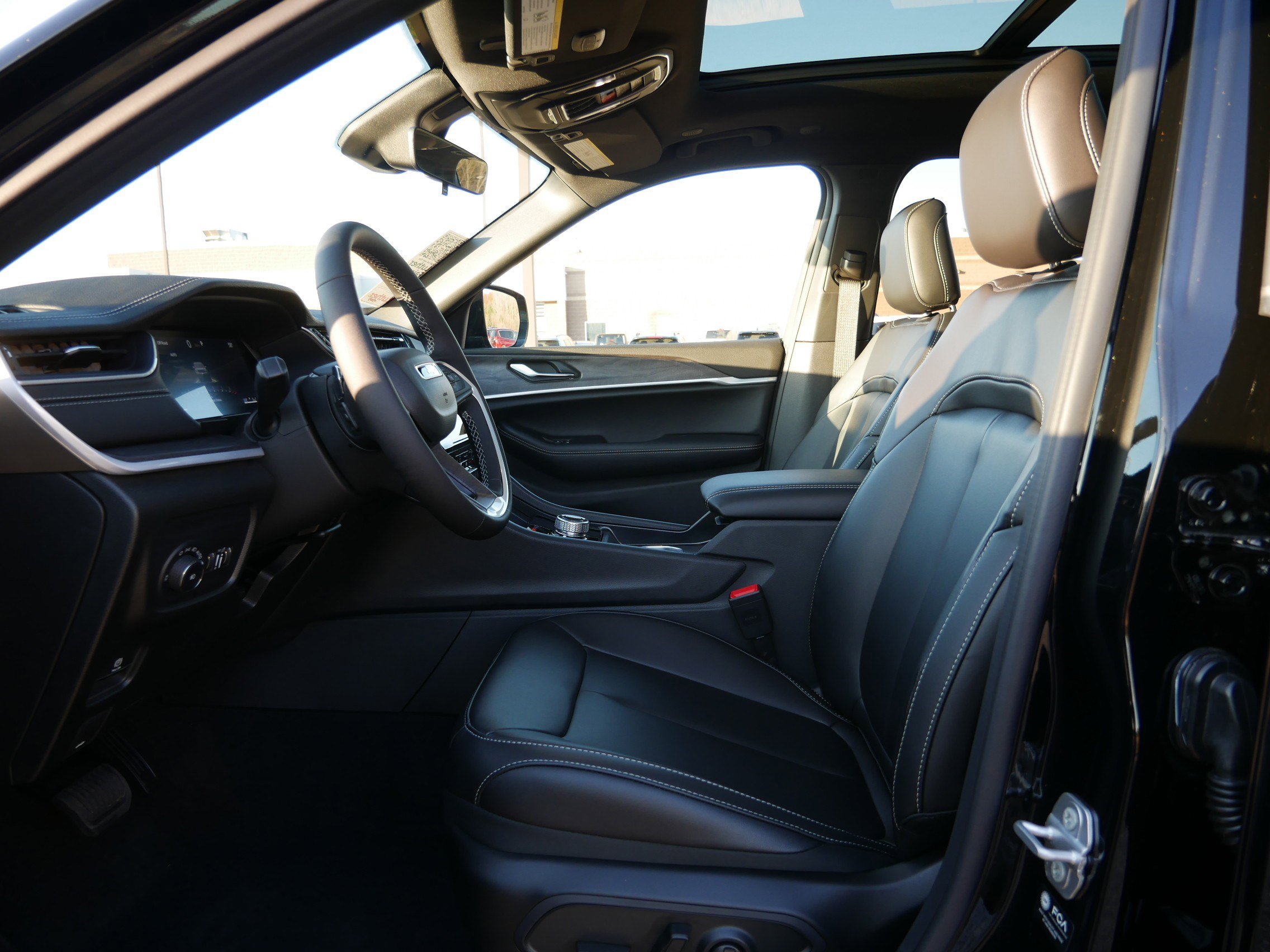 New 2025 Jeep Grand Cherokee L Limited w/ Black Appearance Package image 6