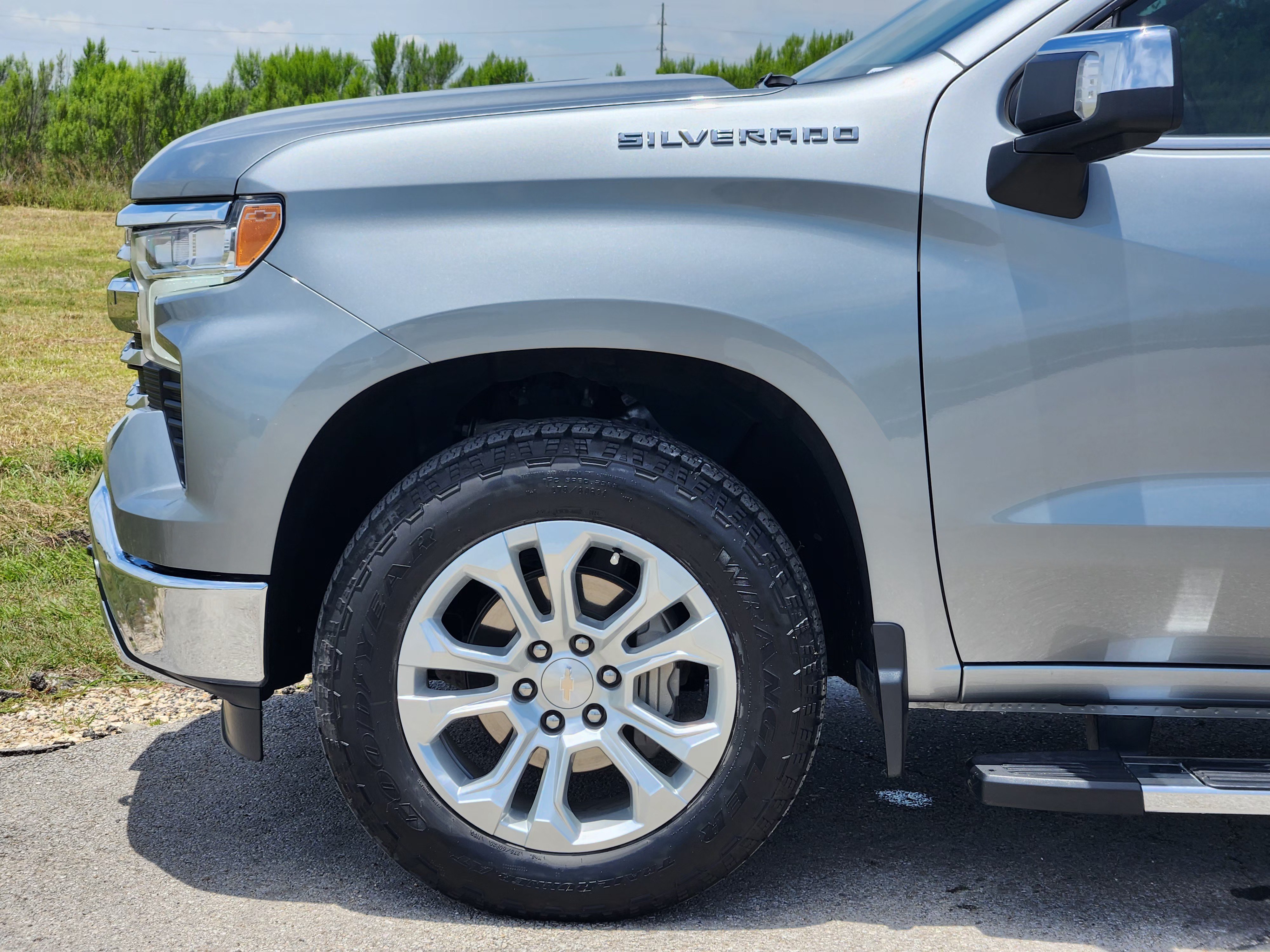 Used 2024 Chevrolet Silverado 1500 LTZ RWD image 9