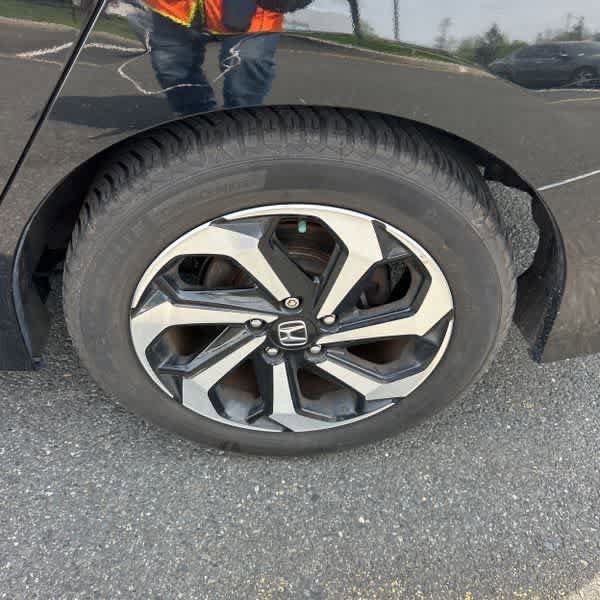 Used 2017 Honda Accord EX image 9