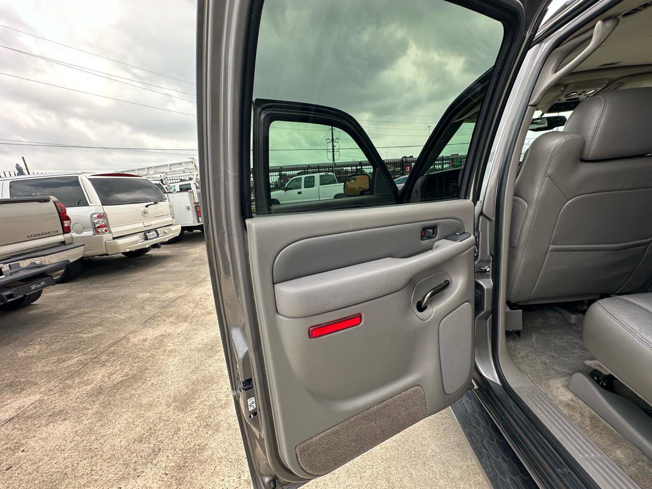 Used 2005 GMC Yukon XL Denali AWD/4WD image 64