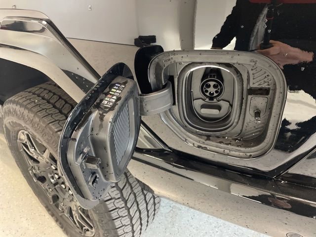 New 2025 GMC Hummer EV 2X image 35