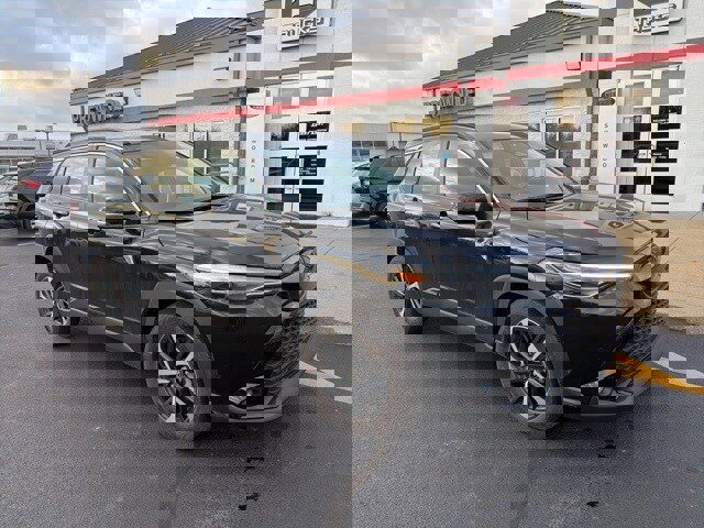 Used 2025 Toyota Corolla Cross AWD Hybrid image 1