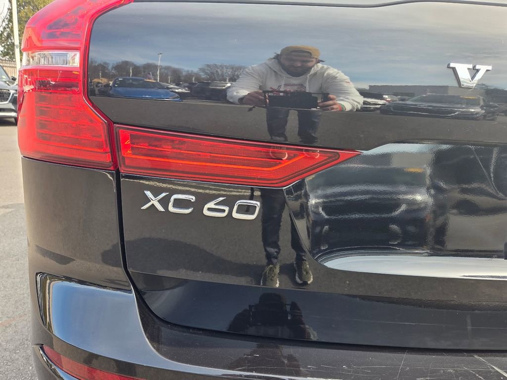 Used 2025 Volvo XC60 B5 Plus image 35
