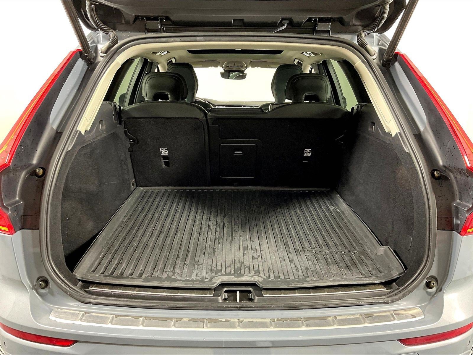 Used 2023 Volvo XC60 B5 Plus w/ Climate Package AWD/4WD image 35