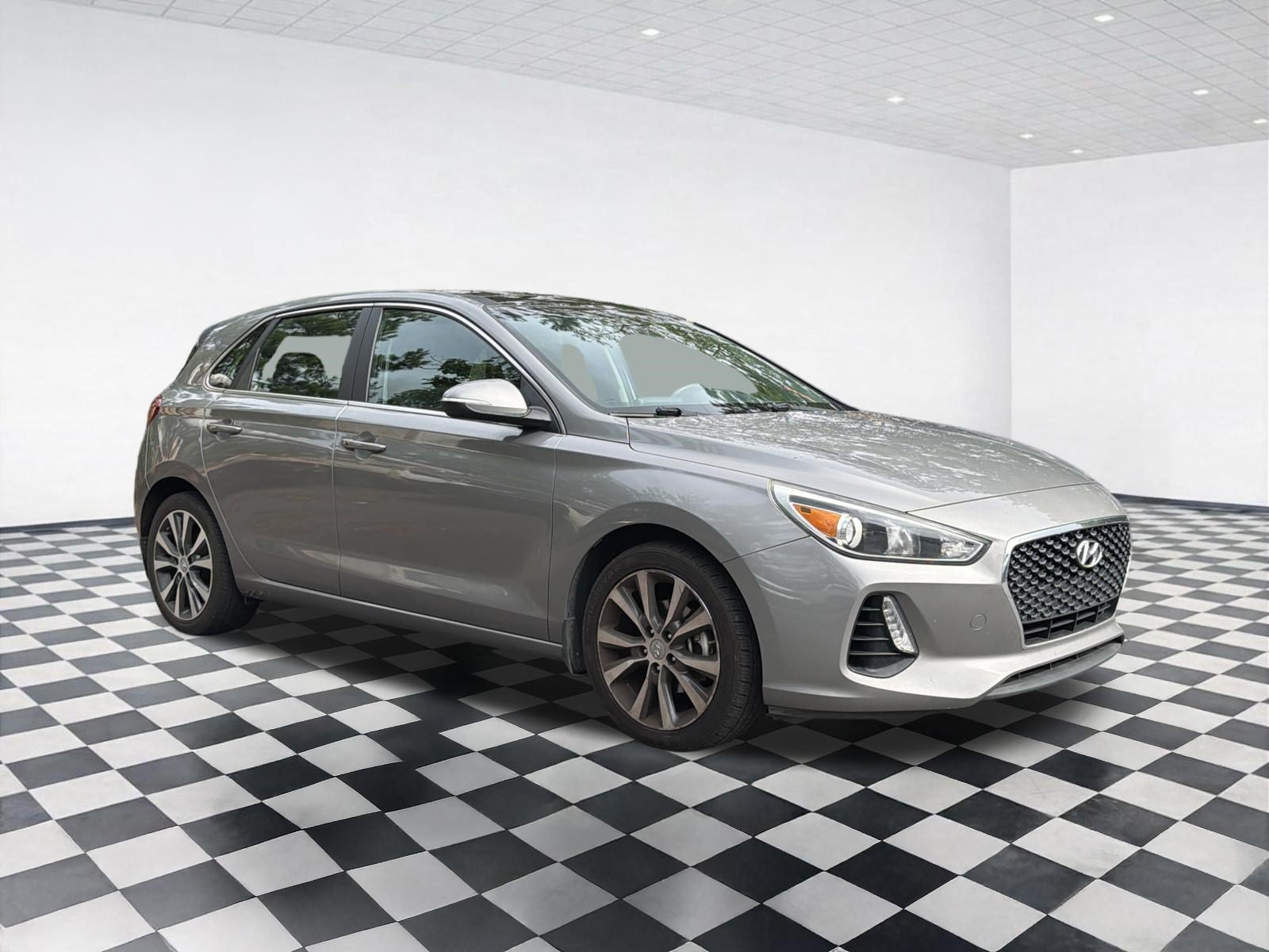 Used 2020 Hyundai Elantra GT w/ Style Package 02 FWD image 3