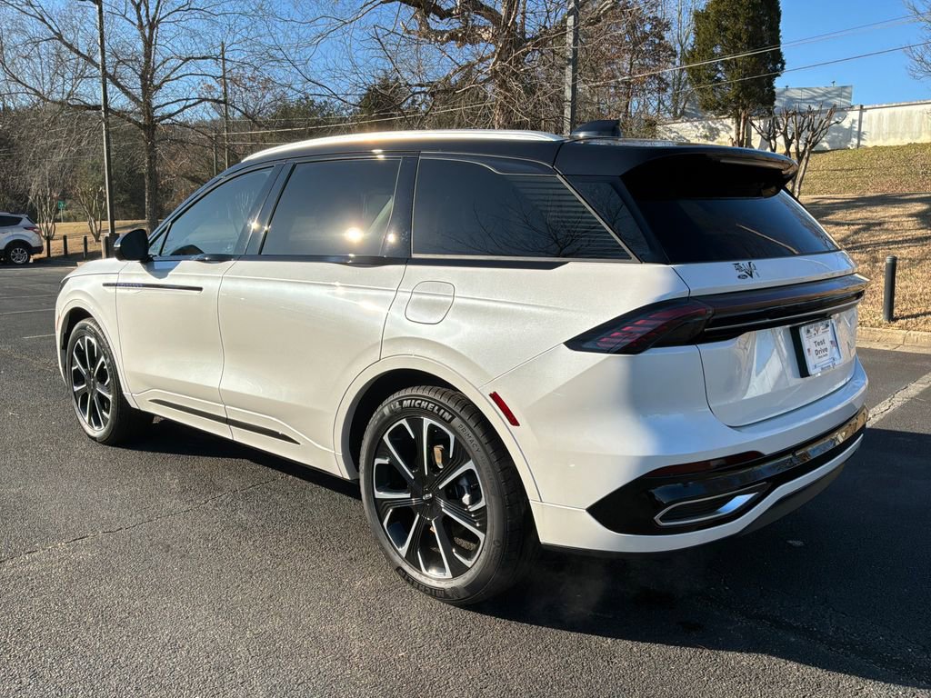 Used 2025 Lincoln Nautilus Reserve image 7