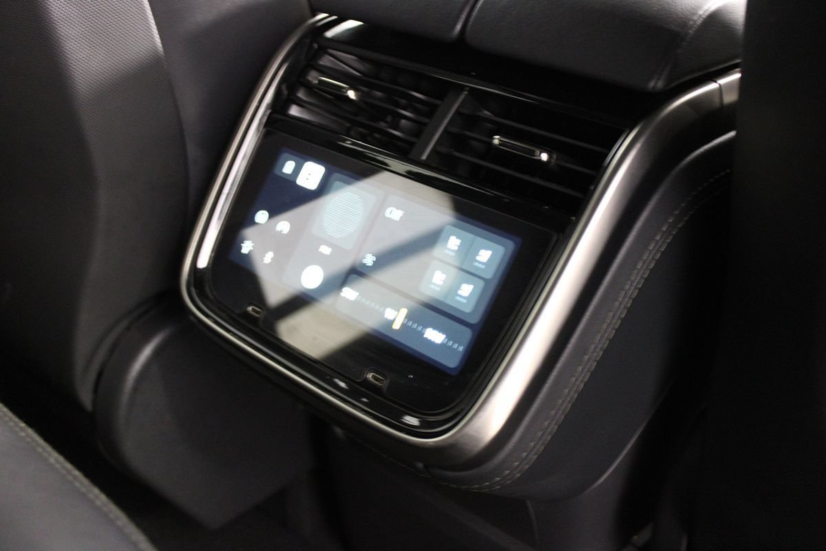 Used 2025 Rivian R1S Adventure Dual AWD/4WD image 35