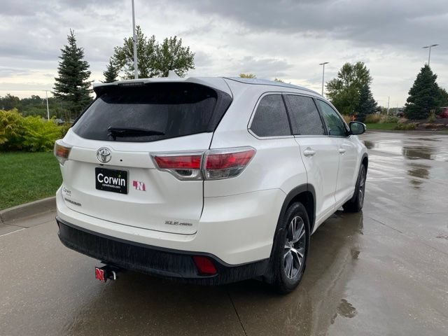 Used 2016 Toyota Highlander XLE AWD/4WD image 3