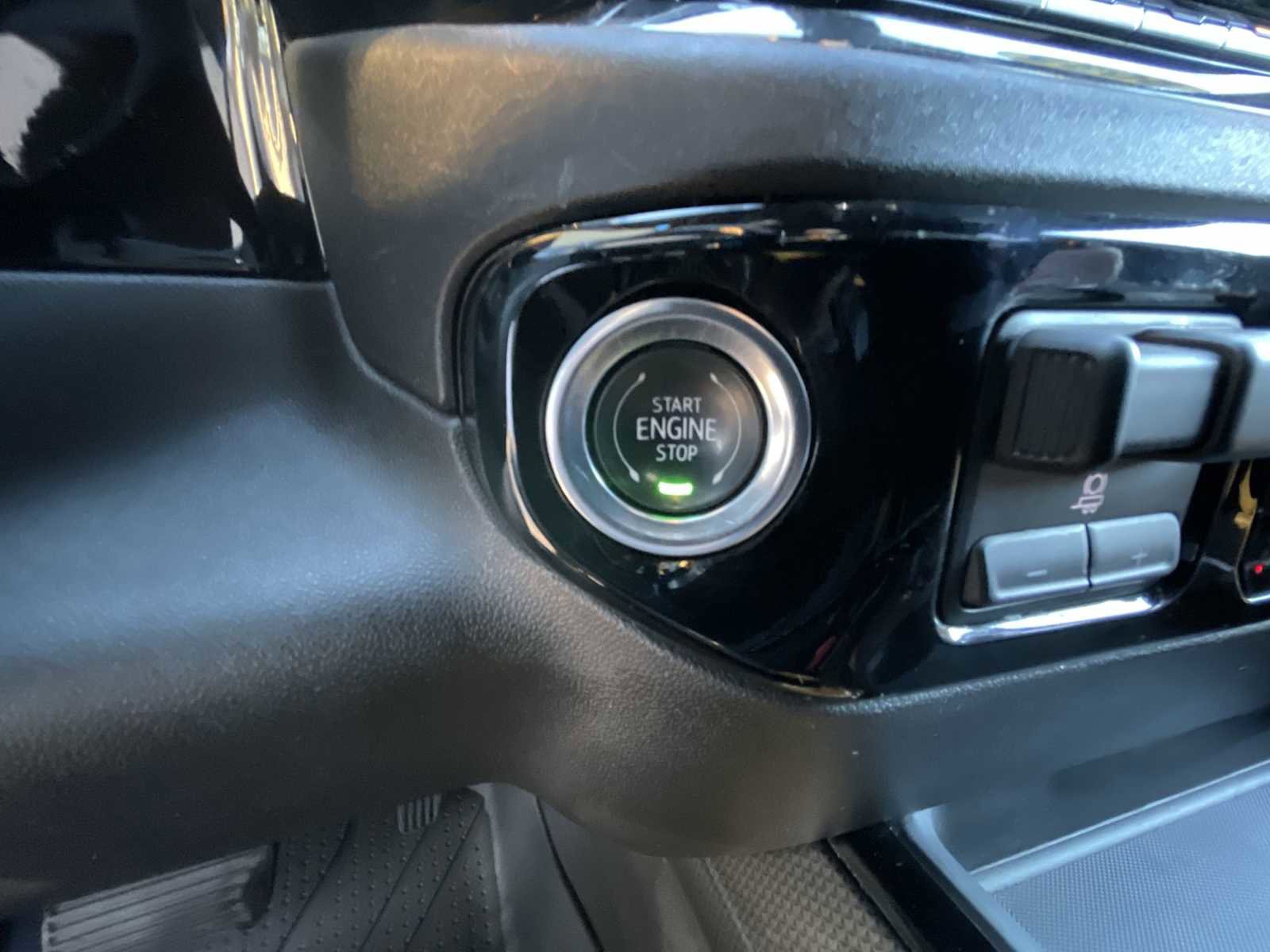 Used 2025 Chevrolet Silverado 2500 ZR2 w/ Technology Package image 16